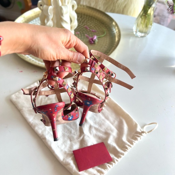 Valentino Red Rockstud heel. In perfect condition. Stunning. Size 37 - Picture 6 of 7